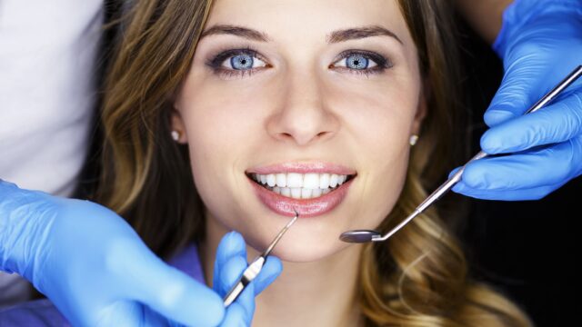 Antmodern Ağız ve Diş Sağlığı Polikliniği ile Antalya’da sağlıklı gülüşlere kavuşun. Medical Holiday ile güvenli ve ekonomik tedavi fırsatları sizi bekliyor!